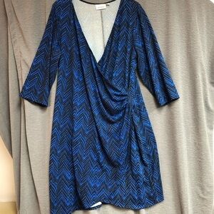 Avenue 18/20 black royal blue chevron pattern dress rushing on the side low neck